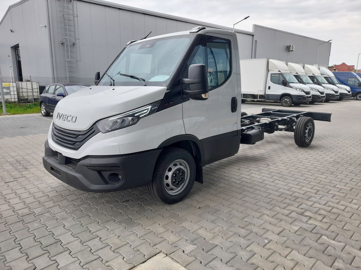 Iveco Daily 35S18H Style & Comfort Pack - View 1 - Big