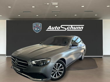 Mercedes-Benz E 220 - View 1