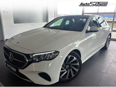 Mercedes-Benz E 220 - View 1
