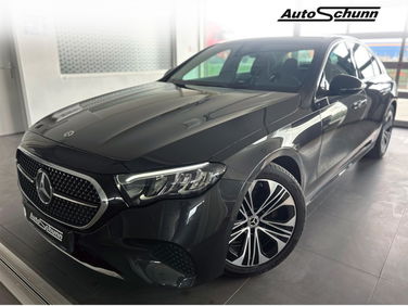 Mercedes-Benz E 220 - View 1