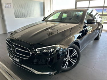 Mercedes-Benz E 220 - View 1
