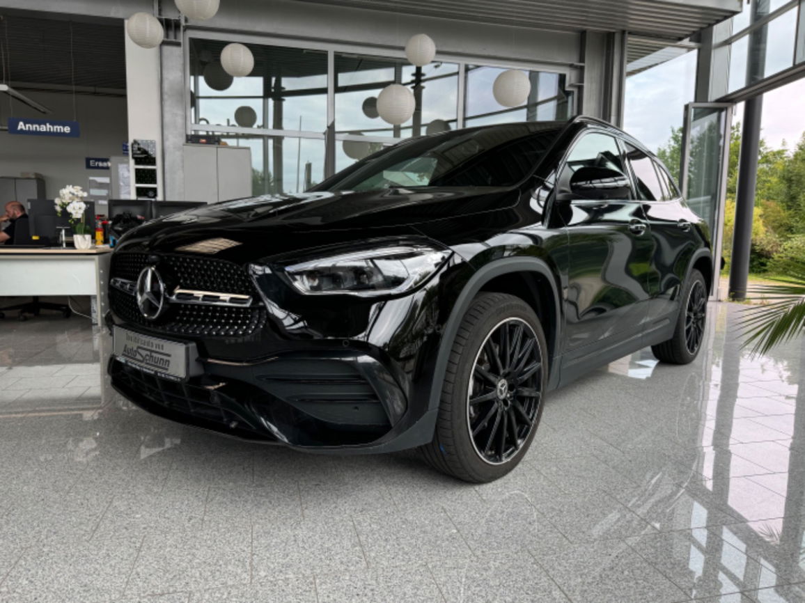 Mercedes-Benz GLA 250 - View 1 - Big