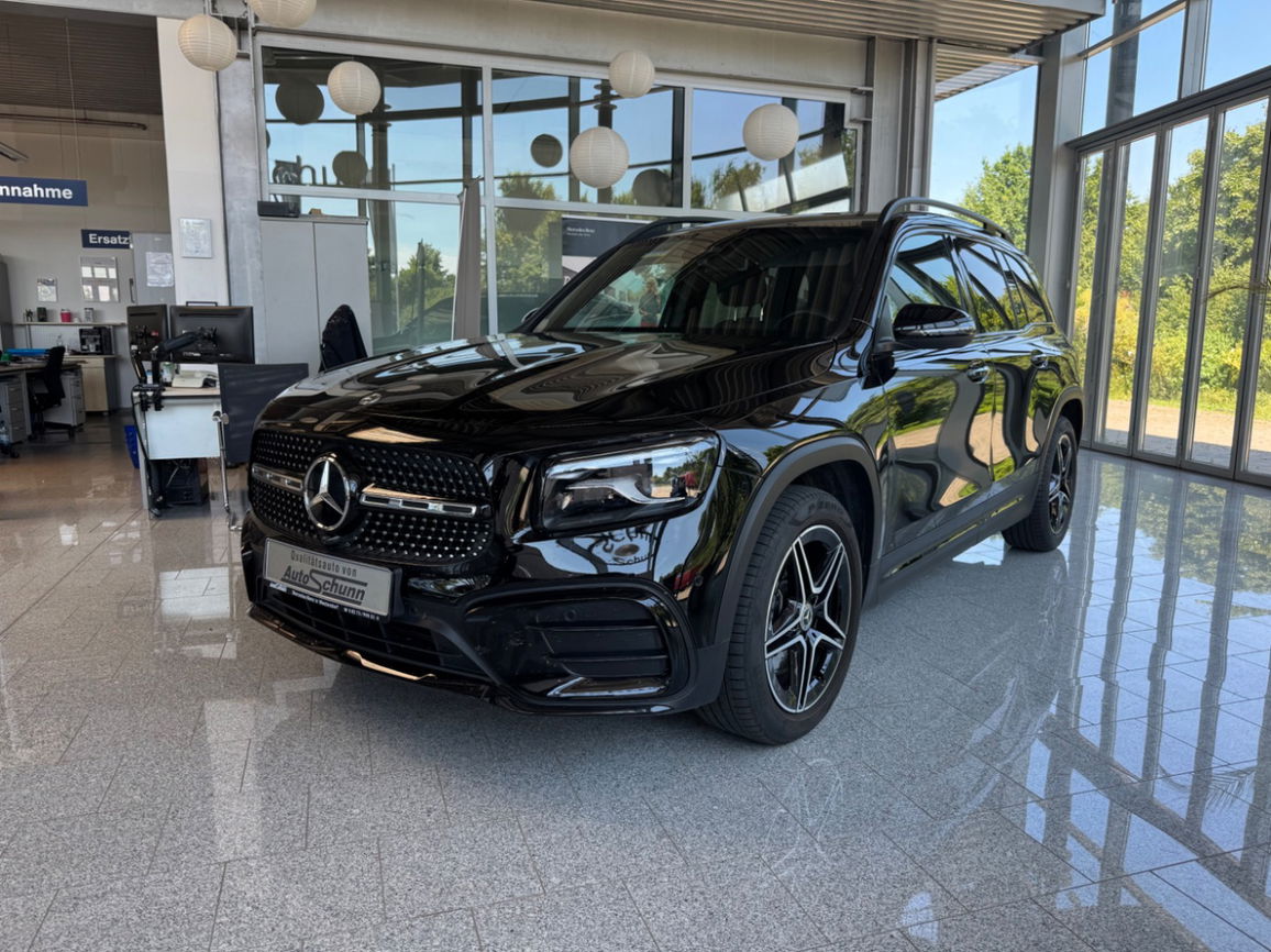 Mercedes-Benz GLB 220 - View 1 - Big